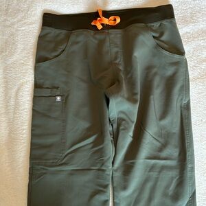 Figs, ladies, scrub, bottom size, medium color, olive.